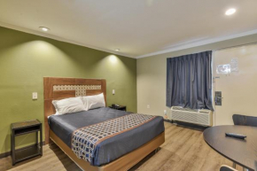 Отель Budgetel Inn and Suites  Роли